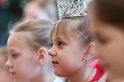 Глава Президентского спортивного клуба поздравил с Новым годом детей из социально-педагогического центра Солигорского района