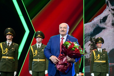 \"Мы не забыли\". Лукашенко на торжественном собрании к 80-летию Победы напомнил о важных уроках истории