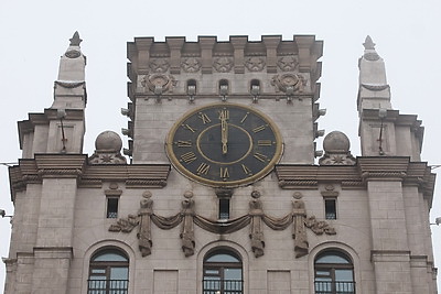 За стрелкой циферблата. Уличные часы - символ города