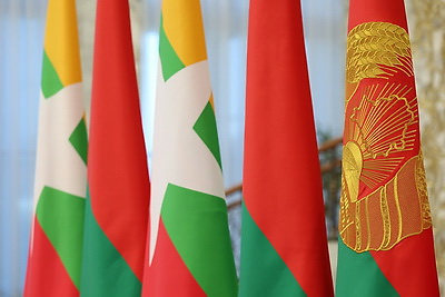 Встреча Лукашенко и премьера Мьянмы Мин Аун Хлайна проходит во Дворце Независимости