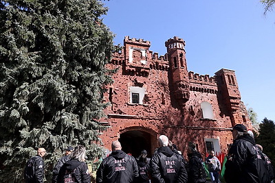 \"Мы помним и благодарны\". Мотоциклисты из Словакии и других стран ЕС посетили Брестскую крепость