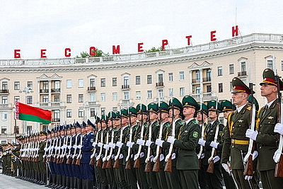 Президент Кубы возложил венок к монументу Победы в Минске
