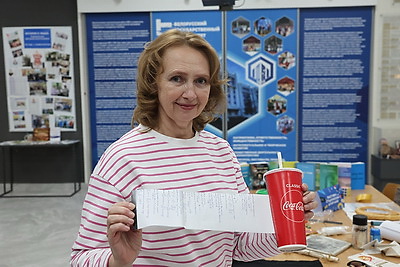 Стельки с таблицами, фейковая зачетка и... батон. В Могилеве открылась выставка студенческих шпаргалок