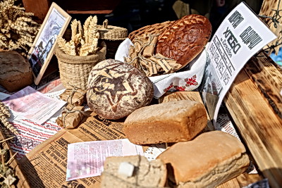 Ароматно, вкусно и гостеприимно. Каравай-фест \"Бацькава булка\" в четвертый раз собрал гостей