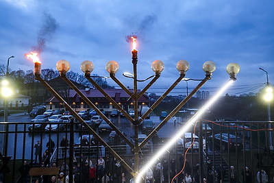 Иудеи всего мира празднуют Хануку