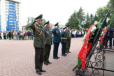 Флаги, драйв и хорошее настроение. Брестские пограничники на мотоциклах проехали по улицам города