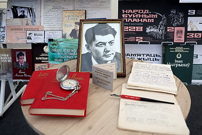 День белорусской письменности. В Лиде прошло открытие новой скульптуры, памятное гашение марки, презентации