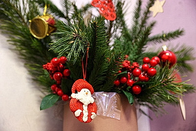 Магия из подручных материалов. Брестчане превратили свои подъезды в новогодние фотозоны