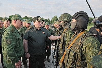 Лукашенко доложили о создании в Беларуси войск беспилотников