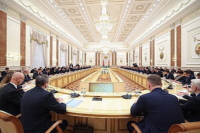 Лукашенко собрал совещание с руководителями дипломатических представительств Беларуси
