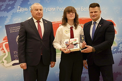 \"Воспитывает чувство гражданственности и патриотизма\". Миклашевич об акции \"Мы - граждане Беларуси!\"