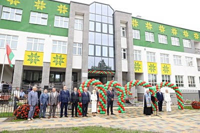 После реконструкции распахнула двери школа №1 в Лунинце После реконструкции распахнула двери школа №1 в Лунинце