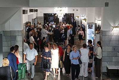 Спектаклем \"Горький хлеб\" Национального драмтеатра им. Горького открылся фестиваль \"Белая Вежа-2025\"