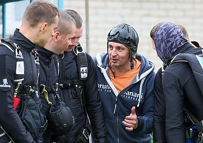 Чемпионат среди ветеранов парашютного спорта проходит под Витебском