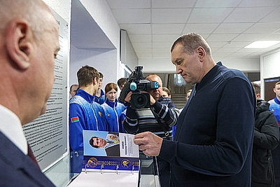 Новая традиция и стимул для молодежи. Бокий и Домрачева внесены в Книгу почета Минспорта