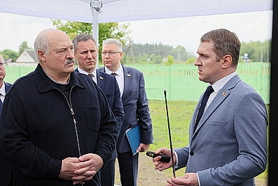 Лукашенко совершил рабочую поездку в Петриковский район