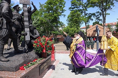 Памятник советским пограничникам открыли у стен Брестской крепости