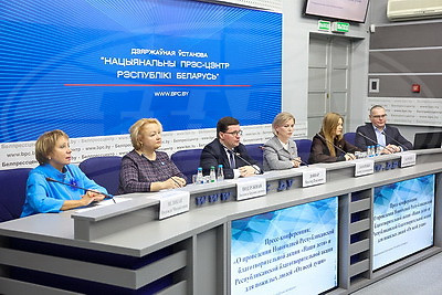 В Национальном пресс-центре обсудили проведение акций \"Наши дети\" и \"От всей души\"