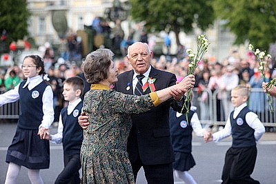 \"Майский вальс\", мини-концерты, кинопоказы: насыщенная программа к 9 Мая организована в Гродно