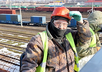 В Гомеле завершается реконструкция самого длинного пешеходного путепровода в Беларуси