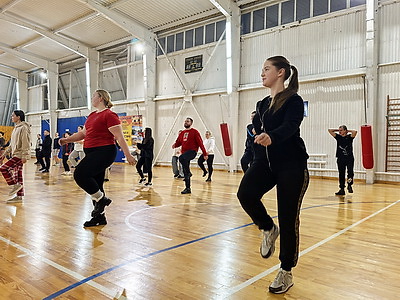 Жилье, работа, услуги, досуг. Решение каких вопросов важно для сельской молодежи