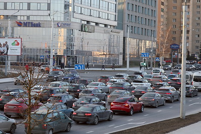 Закрытие путепровода в Минске вызвало затруднения в городском трафике