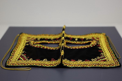 \"Элегантность серебра\". В Национальном художественном музее представили сокровища оманского двора