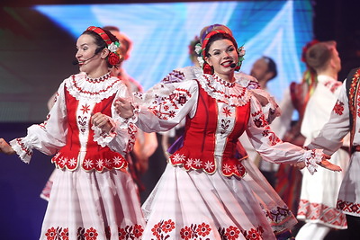 \"Время выбрало нас\": красочный концерт \"Марафона единства\" проходит в Гродно