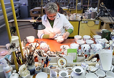 На ЗАО \"Добрушский фарфоровый завод\" изготовили тематическую продукцию к Новому году