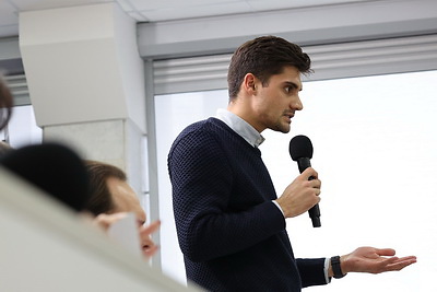 Лукашенко проголосовал на президентских выборах и провел пресс-конференцию для СМИ