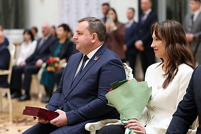 Лукашенко вручил первые Государственные знаки качества в истории суверенной Беларуси