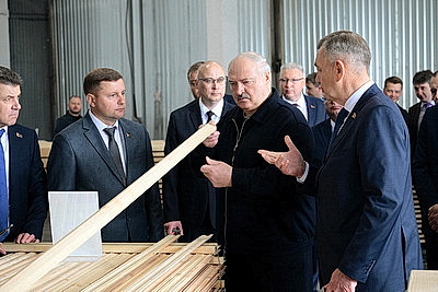 Лукашенко совершил рабочую поездку в Петриковский район