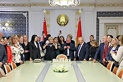 Они называют себя гвардией Президента Беларуси. Рассказываем о новых гостях Дворца Независимости