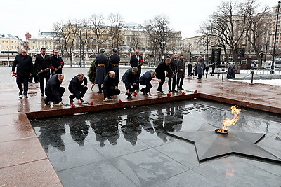 Премьер-министр Беларуси возложил венок к Могиле Неизвестного Солдата в Москве