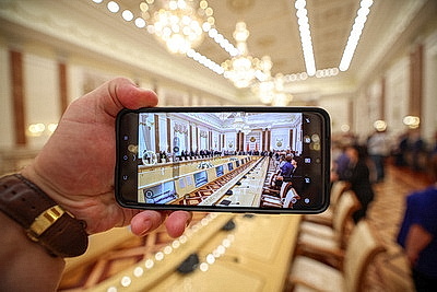 Дворец Независимости с экскурсией посетили сотрудники кондитерских фабрик и лизинговой компании