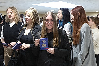 \"Взгляд в будущее\". Выставка БЕЛТА \"Параллельные миры\" представлена в БГУКИ