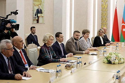 Кочанова проводит встречи с международными наблюдателями