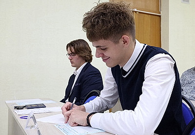 Централизованные испытания начались одновременно по всей стране