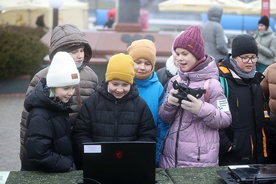 Командующий войсками ЗОК на \"Марафоне единства\": люди интересуются армией