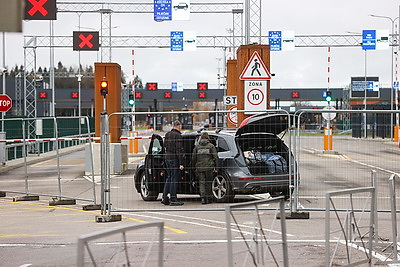 Это \"как-то не по-человечески\". Что происходит на границе с Литвой в \"Каменном Логе\"