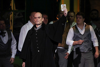 \"Что наша жизнь? Игра!\" Известная ария прозвучала в Большом театре Беларуси