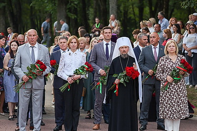 Участники Дня белорусской письменности почтили память защитников и мирных жертв ВОВ