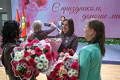 Женщин Могилевской области поздравили с Днем матери
