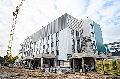 На республиканском субботнике благоустроили территорию Брестской областной клинической больницы