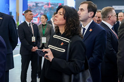 Делегаты ВНС из разных регионов страны посетили выставку \"Моя Беларусь\"