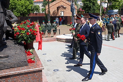 Памятник советским пограничникам открыли у стен Брестской крепости