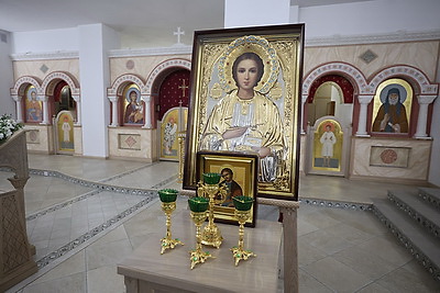 Делегация Нижегородской области передала в храм Гродно иконы и престол