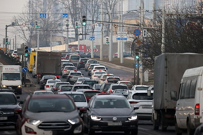 Закрытие путепровода в Минске вызвало затруднения в городском трафике