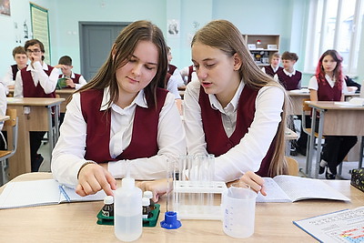 В школах Беларуси подходит к завершению первая учебная четверть