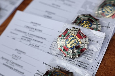 300 военнослужащих внутренних войск простились с боевым знаменем
